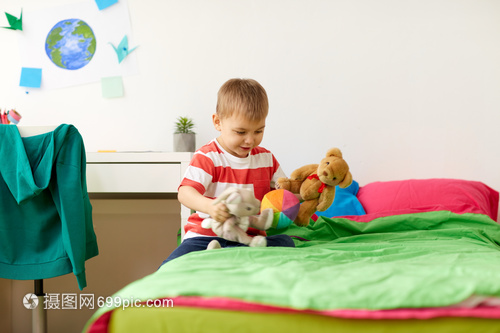 63%的家长预计人工智能玩具将减少孩子在传统游戏（如积木、户外活动、玩偶、绘画）上的时间