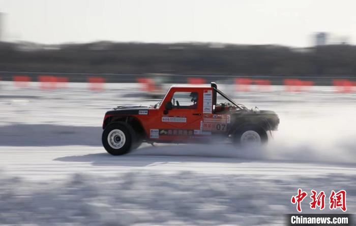 2024中俄界江黑龙江国际冬季冰雪汽车挑战赛在黑