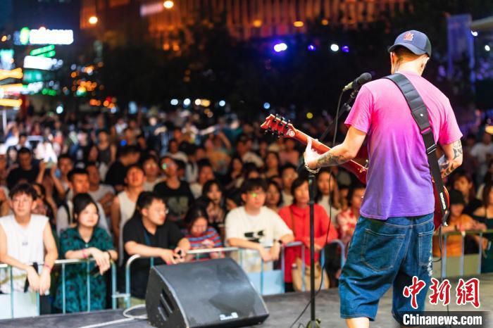 体育+夜间经济：点亮灯光、串联运动与文化，让