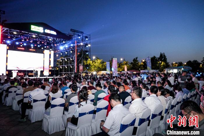 体育+夜间经济：点亮灯光、串联运动与文化，让