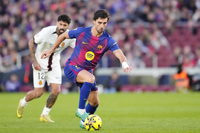 巴萨中锋危机升级 莱万费兰状态低迷引续约悬念