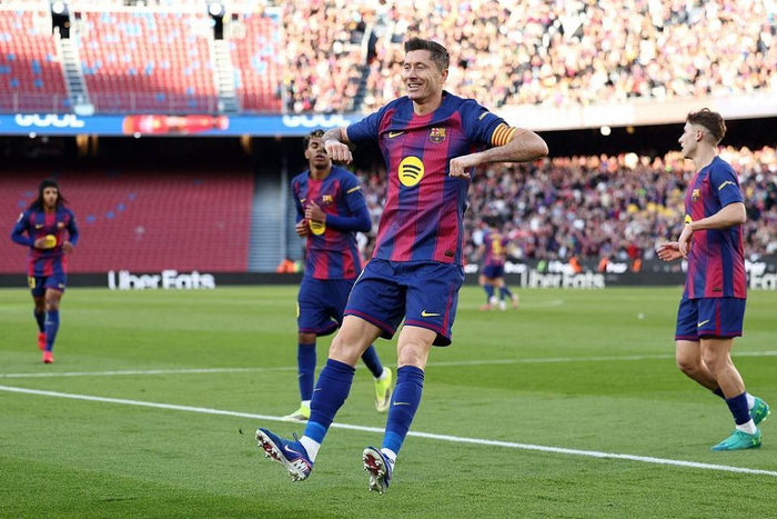 巴萨中锋危机升级 莱万费兰状态低迷引续约悬念