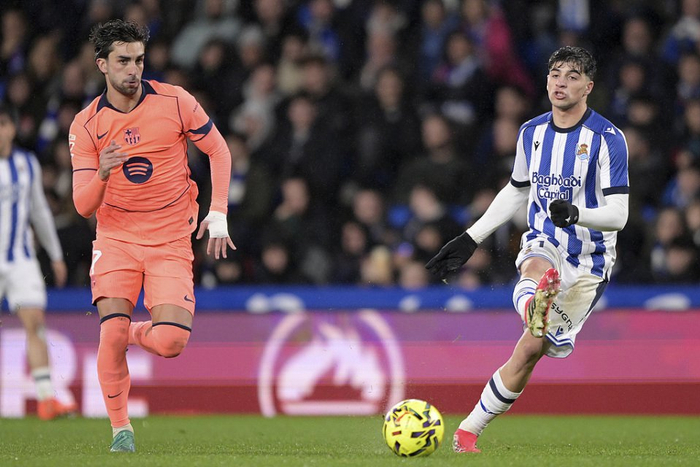 巴萨中锋危机升级 莱万费兰状态低迷引续约悬念