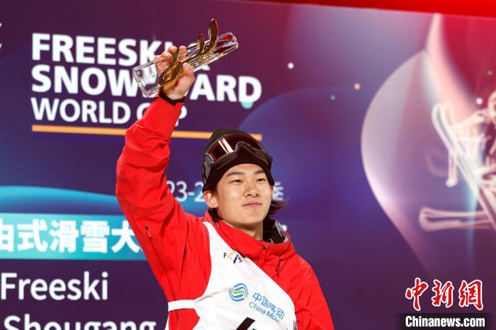 苏翊鸣首钢大跳台摘新赛季首冠