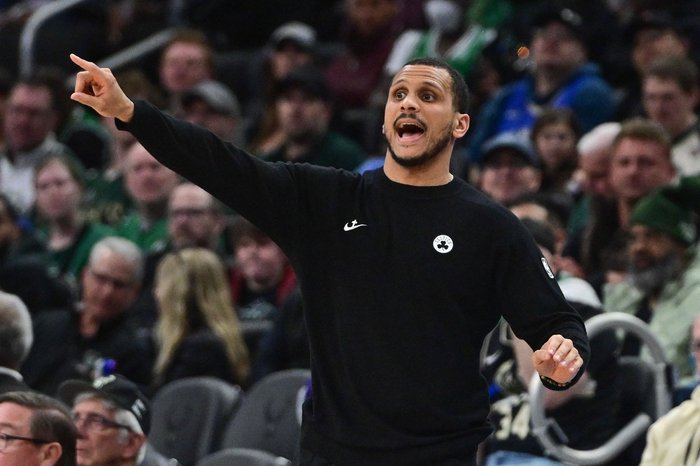 凯尔特人逆境崛起：阵容重组与战术革新铸就季